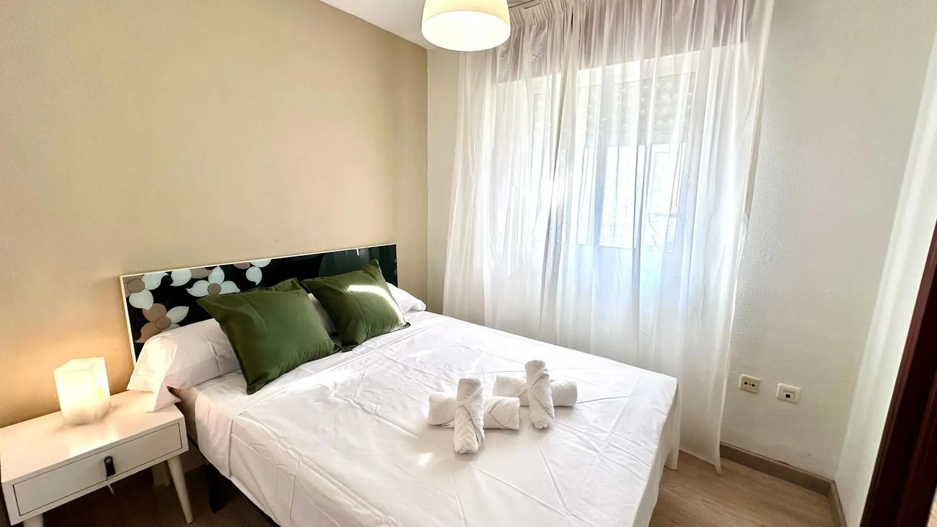 Exclusivo En Avenida Ortega Y Gasset Malaga Spain